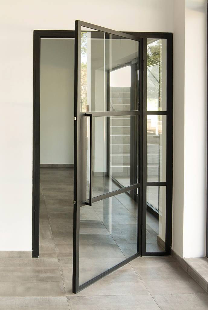 img 8 Metalglass hinged door set with side panel